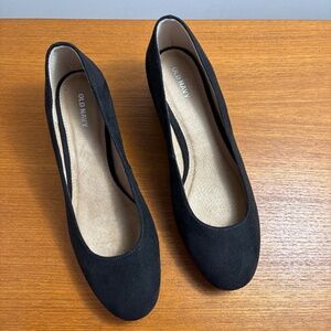 NEW Old Navy Black Sueded Pumps